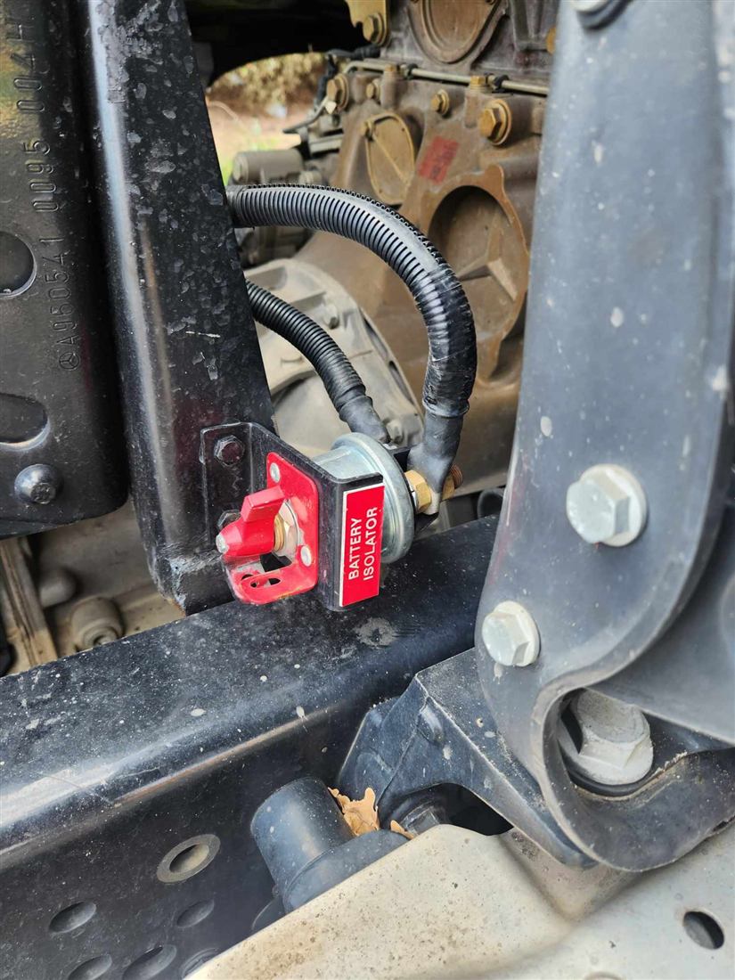 Battery isolator switch on truck chassis