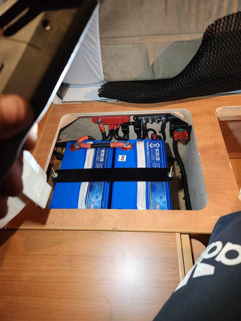 Dual battery wiring with bus bars and isolator switch